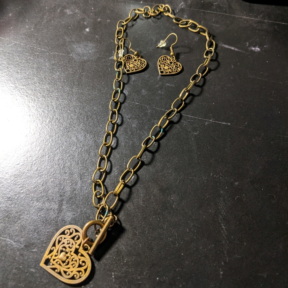 Necklace and earring set